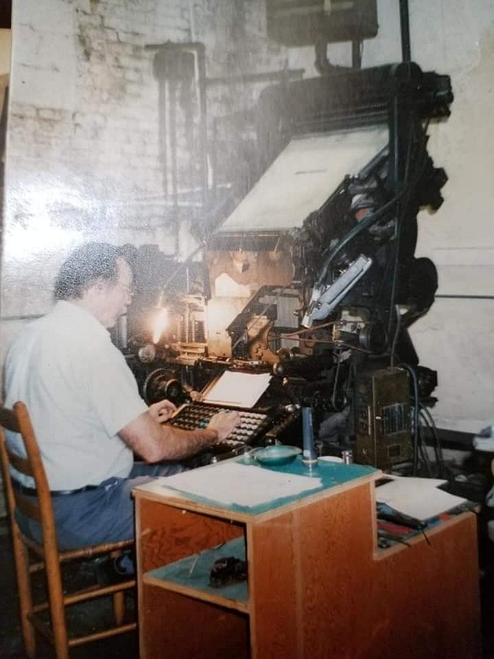 Click image for larger version

Name:	Linotype machine_001a.jpg
Views:	65
Size:	101.7 KB
ID:	431507